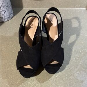 a.n.a Women's Black Cross-Strap Sandals